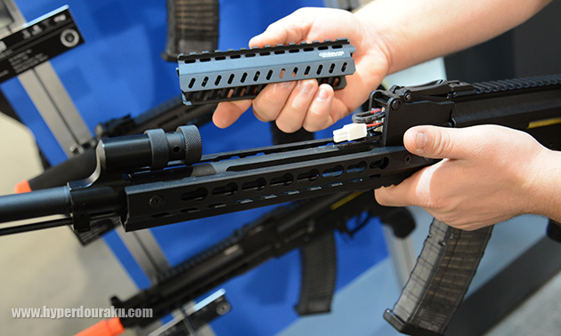 バッテリーはハンドガード