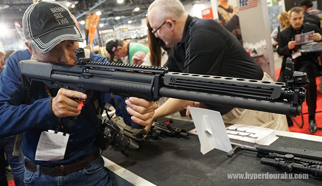 構えても長~い!!