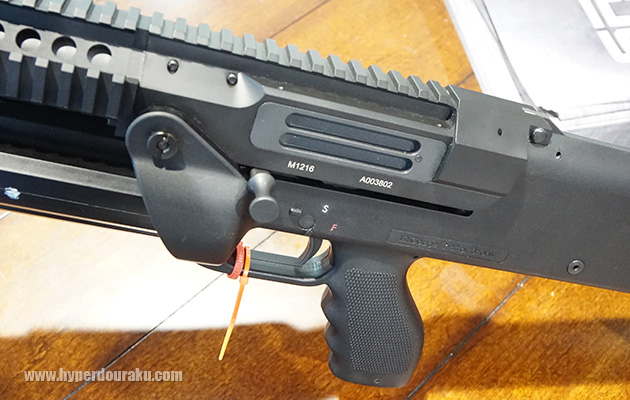 セミオートショットガン