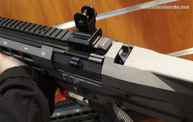 レバーで左右のマガジンを切り替え