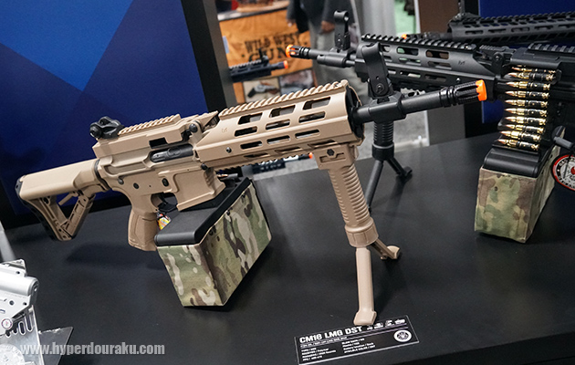 カラーはブラックとデザート