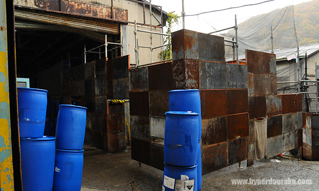 鉄板に囲まれた砦