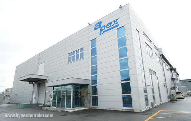 大きな建物の1Fは化学工場