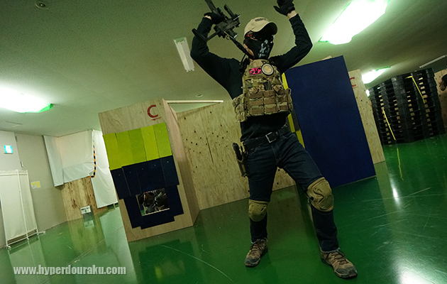 バリケ下部に設けられた窓