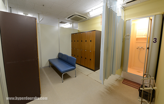 女性ロッカールーム