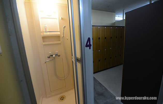 男子ロッカールーム