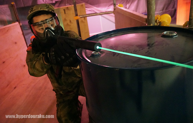 バリケに隠れてトレーサー