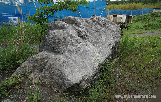 大きな岩