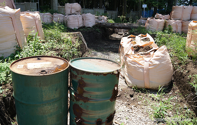 塹壕は腰から胸くらい