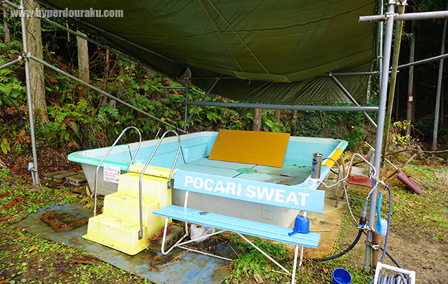 屋根付きのプール