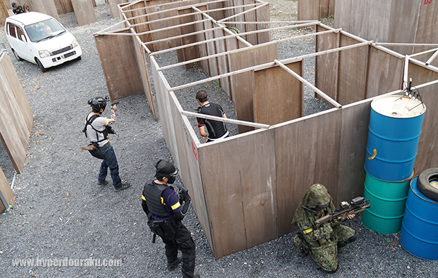 壁一枚隔てての攻防