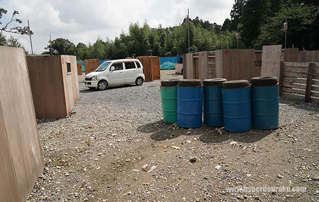 ドラム缶、車両などの障害物