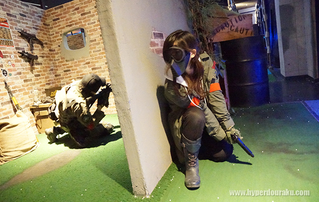 敵の気配を探る茶々元さん