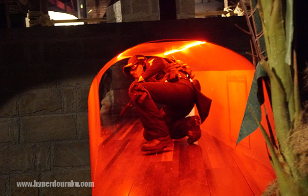 祭壇の下にもぐって待伏せ。