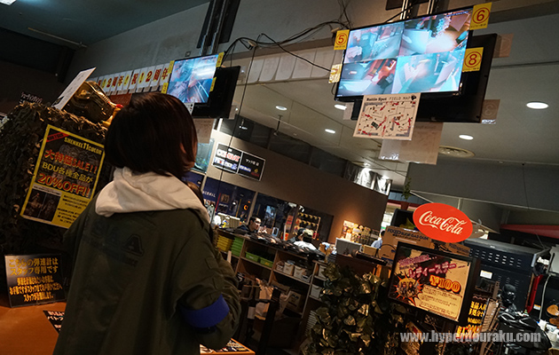 バトルの様子がモニター