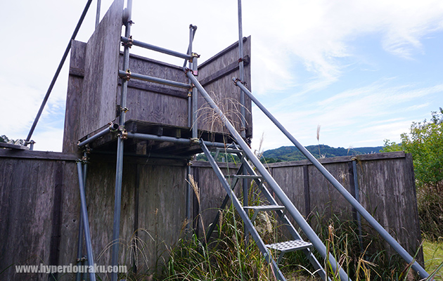 2階へは定員一名