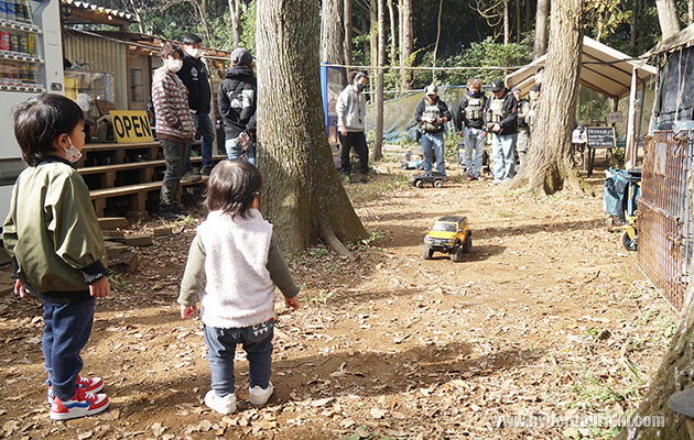 ラジコンで遊ぶ