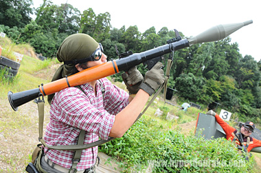 上空へ向けてRPGが