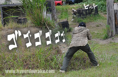 戦う銃器写真家、トモさん