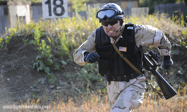 全力疾走するデルタ隊員