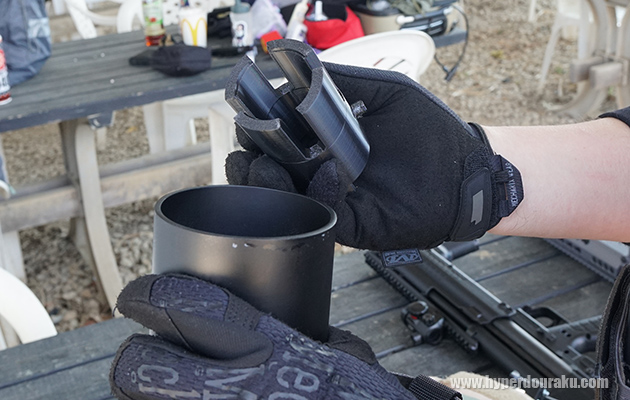 40mmカートを1発装填