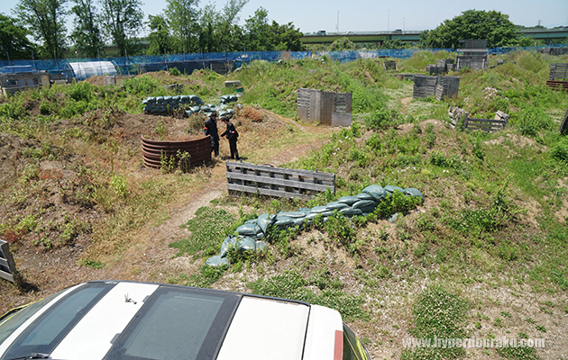 砂漠フィールド側