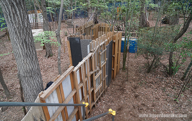 左右に壁が伸びて