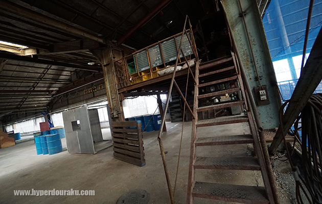 階段で上がれる中二階