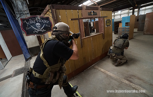 バーを模した建物