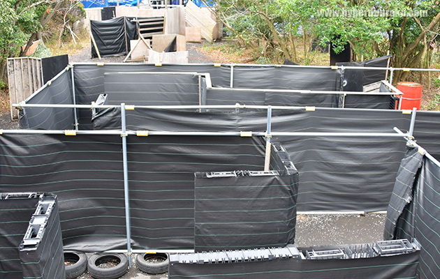 フィールド中央部