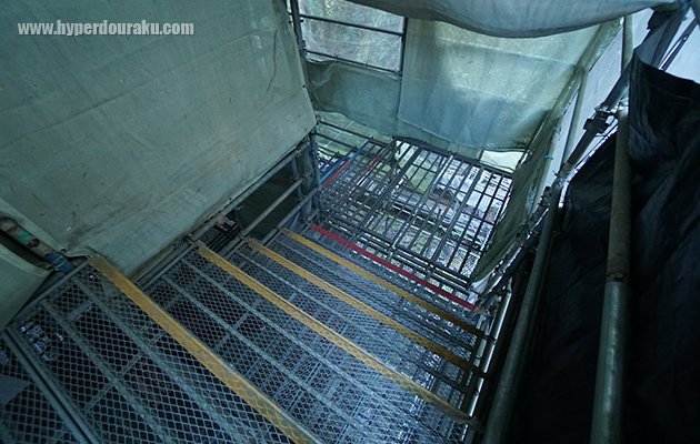 行き来する階段