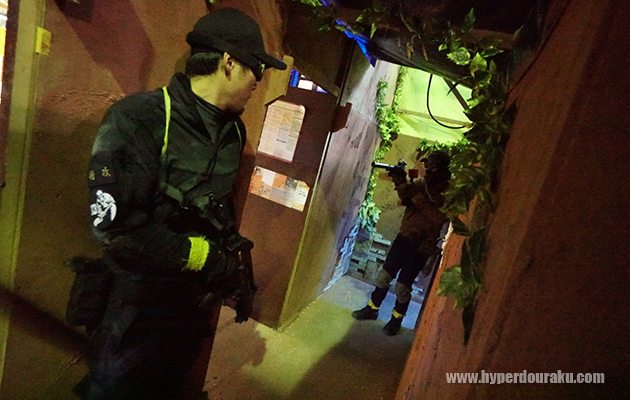 角の先には敵が