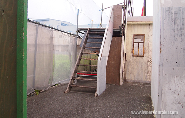 階段で2階に上がれるエリア