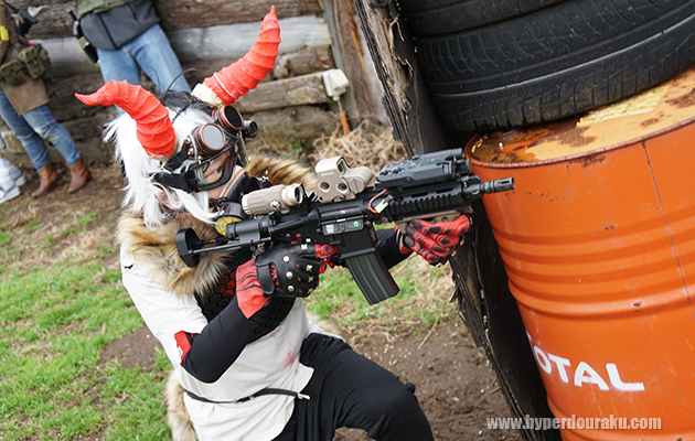 赤い角とグローブ