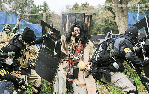 教祖様をボコる