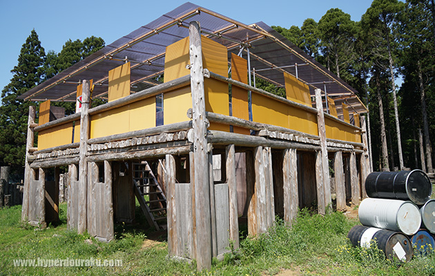 巨大な2階建てのE砦