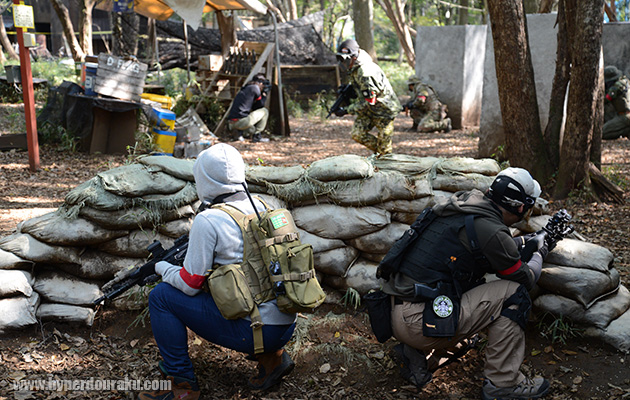 陣地で味方チームをバックアップ