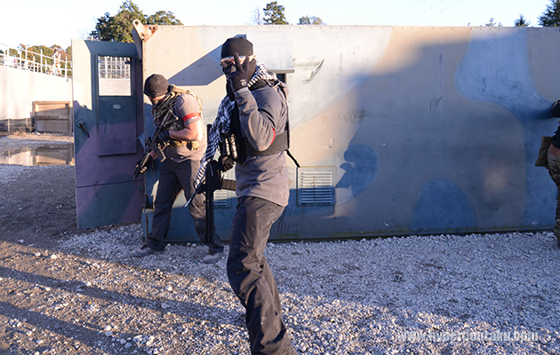 グイグイと敵陣深くまで押していく