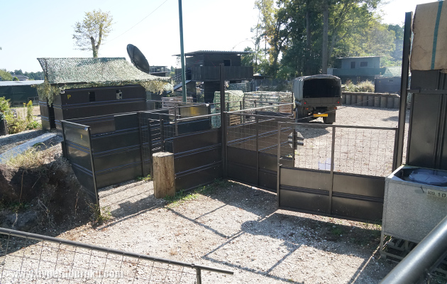 フィールド中央の検問所