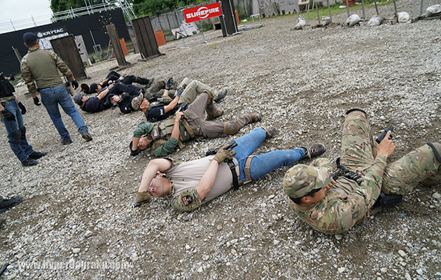 ライトで周囲をサーチ