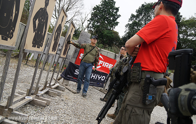 射撃した的を確認