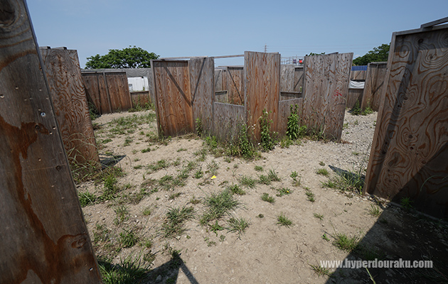 要塞のように広いバリケ