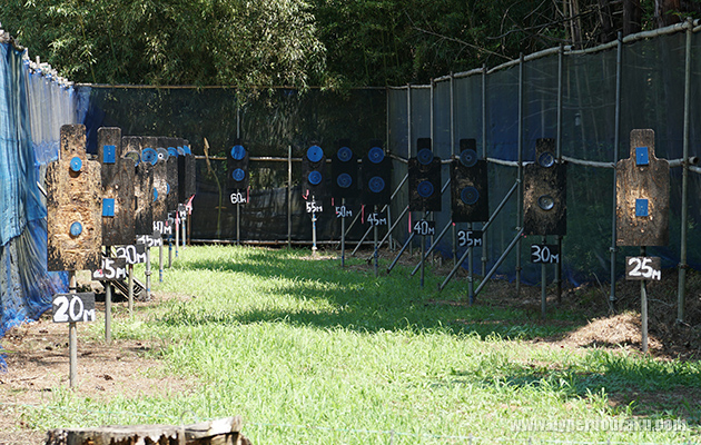 金属プレートが2つ