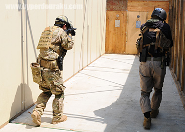 歩きながらの射撃訓練