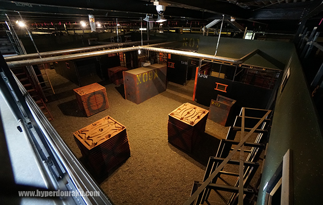 フィールド中央部