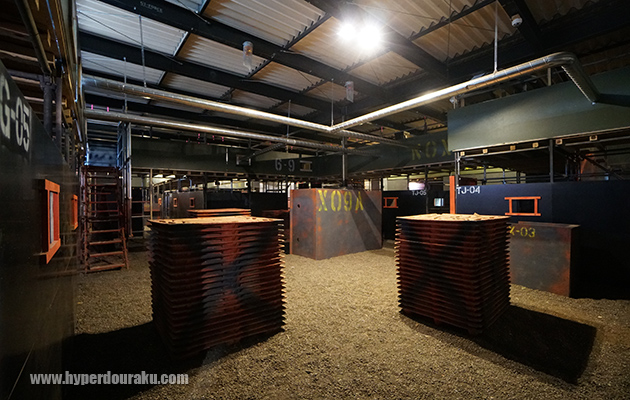 スポット照明により明暗のコントラストが高い