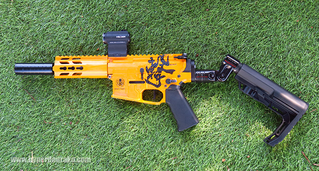 ONE HUNDREDペアの銃