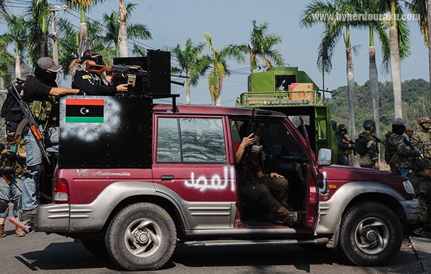 民兵も武装車両