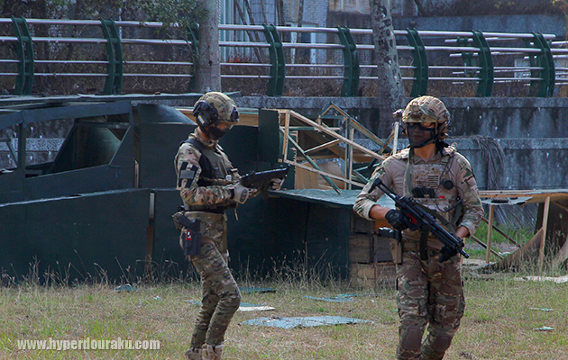 偵察ヘリが民兵に撃墜されたという演出