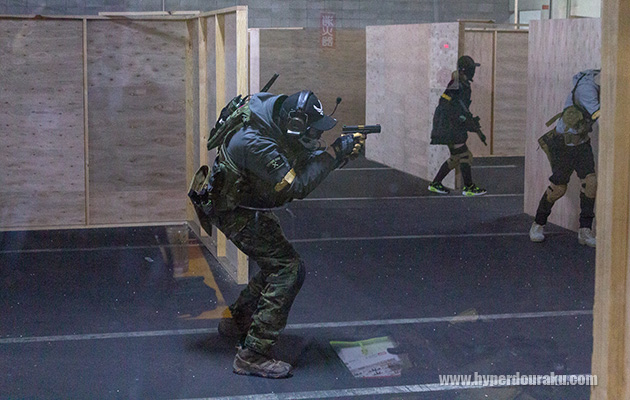 タクティカルな装いが似合います